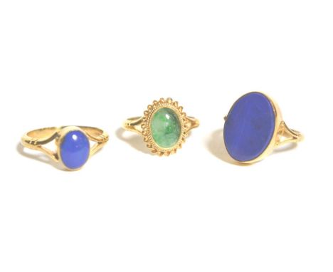 Two 9 carat gold lapis lazuli set rings and a 9 carat gold cabochon set ring JR/1S/43 R/3W/0 JR/1H/33