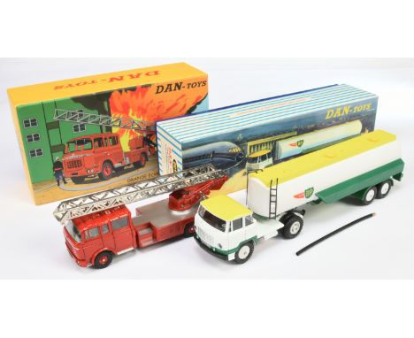 Dinky Toys (Dan-Toys) Editions)&nbsp; &nbsp;A Pair - (1) 0011 Tracteur "Air/BP" - White, green and yellow (with 3 X hoses Onl