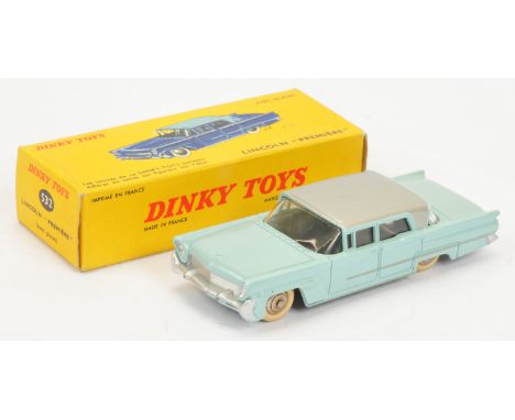 French Dinky 532 Lincoln Premiere - Light blue body, silver roof and&nbsp; trim, chrome convex hubs&nbsp; with white tyres - 