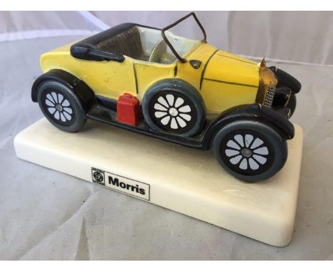 A Carltonware model of a Morris Bullnose. 