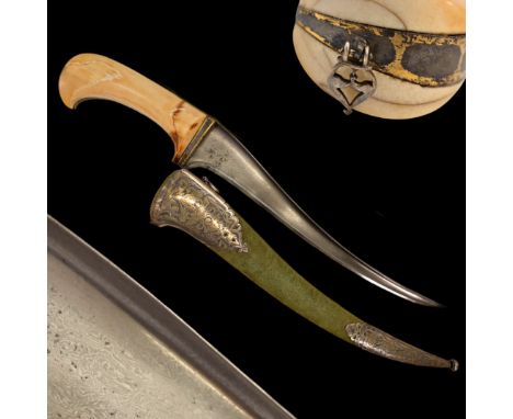 A Rare Indo-Persian, Islam "Pesh-kabz" Dagger, wootz blade, gold kofgari, 18th century. The wootz blade of T-section with dou