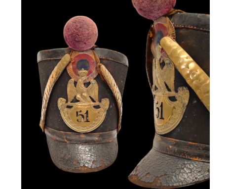 Rare Shako troop of the 51st line infantry regiment, model 1812. Cardboard barrel covered with black cloth. Leather cap, bour