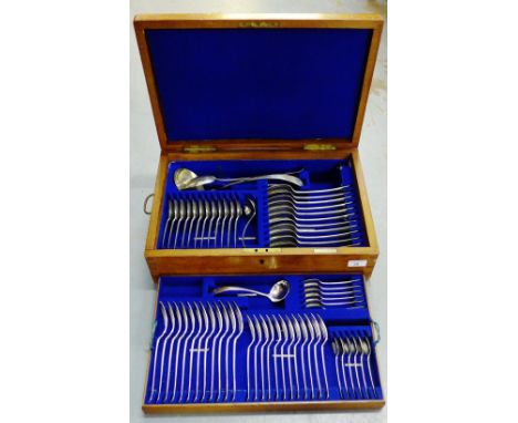 An Edwardian canteen of Old English pattern silver flatware to include 12 table spoons, 12 dessert spoons, 12 table forks, 12