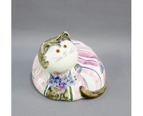 Art pottery figure of a cat, designed by Joan de Bethel, for Cinque Port's Pottery, 15cm wide
