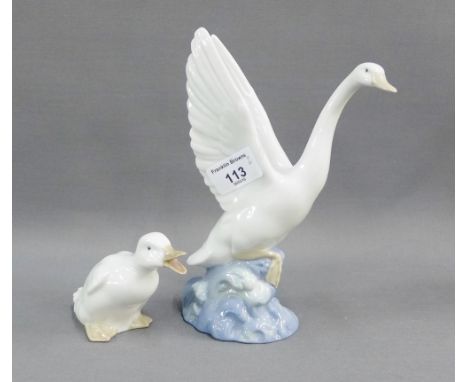 Nao porcelain figure of a swan and another of a duck, tallest 20cm, (2) 