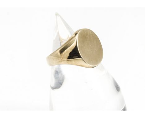 A contemporary 9ct gold gentleman's signet ring, the oval unengraved cartouche on a thick yellow gold band, ring size Q, 8.6g