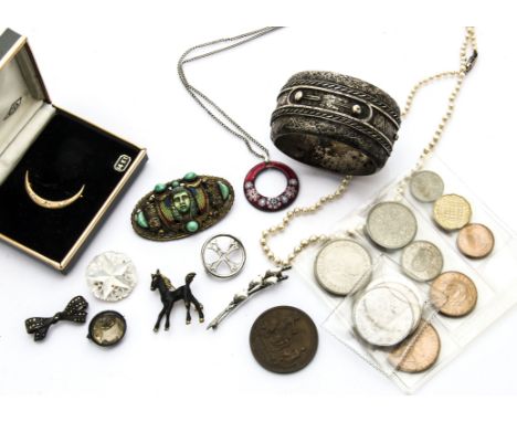 A small collection of jewellery, including a 14k marked crescent moon brooch set with three clear stones, a Middle Eastern wi