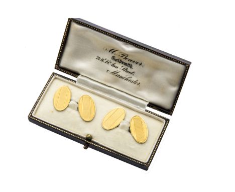 A pair of Art Deco 18ct gold cufflinks, having engine turned and polished panels joined by links, Chester 1937, 8g, in M. Bea