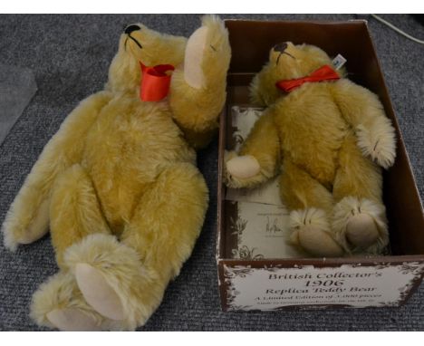 Steiff 1906 Replica Teddy bear, with growler, boxed; together with a larger Steiff Teddy bear (2) 