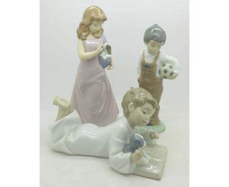 Three Nao figures
