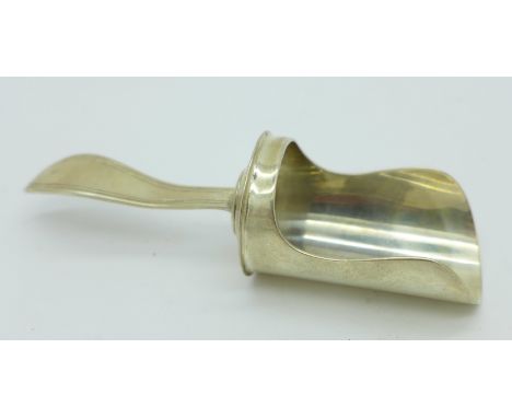 A silver sugar caddy spoon, William Hutton &amp; Sons, Sheffield 1922, 19.7g