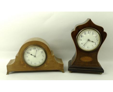 An Edwardian mahogany cased and inlaid mantel clock, with fan patera inlay, Arabic numerals, 8 day movement, 8 by 15 by 23cm,
