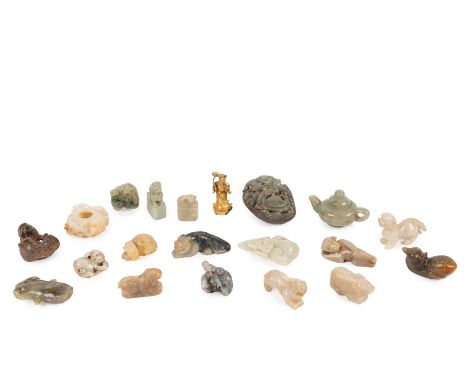 Twenty pieces including zodiac carving animals, lion seals, jade pot, jade cicada, and a bronze figure holding a lotus.翡翠玉器玛瑙