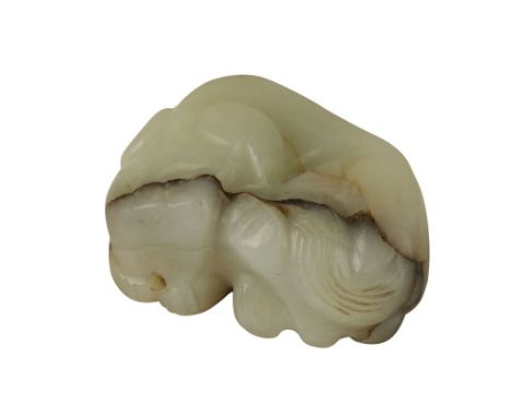 CARVED CELADON JADE PENDANT, modelled as a recumbent dog, 4cm long
