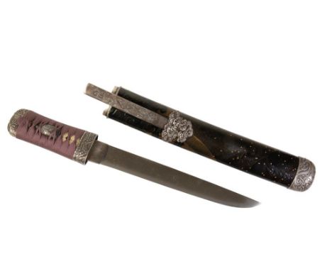 JAPANESE SHORT SWORD (TANTO) BY KANETOMO, EDO PERIOD, the curved steel blade with a black lacquer scabbard, decorated in hira