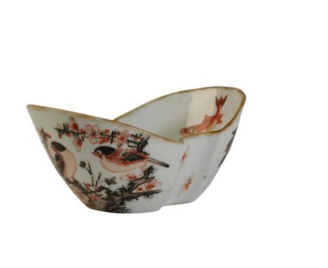 FAMILLE-VERTE BRUSH WASHER, KANGXI PERIOD, of boat-shape form, the sides painted with fish, birds and ribbon tied ruyi sceptr