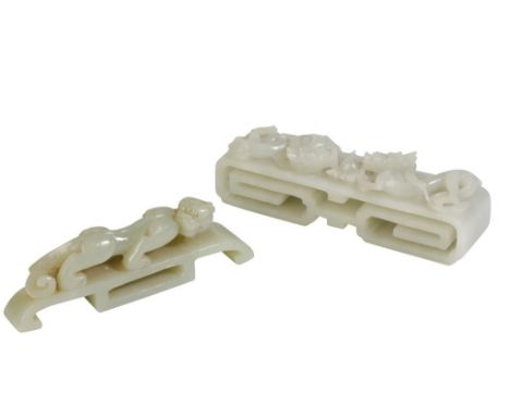 CARVED WHITE BELT HOOK, the shaped hook surmounted by two facing writhing dragons, centred by a flaming pearl, 14cm wide; tog