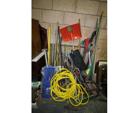 Large quantity of garden tools etc
