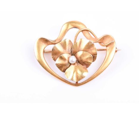 An Art Nouveau yellow metal and pearl brooch / pendant, centred with a pansy set with a small pearl, unmarked, 2.2 cm wide, 2