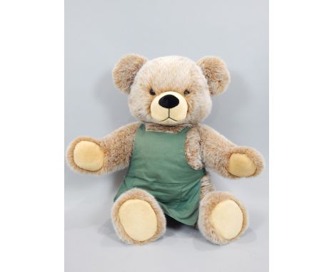 Large Steiff 'Bobby' teddy bear with green apron, 96cm h