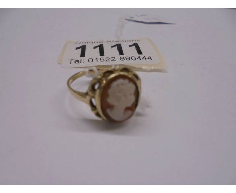 A gold cameo ring, size N, 2.2 grams.