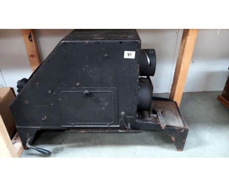 A large Victorian/Edwardian magic lantern (looks very similar to a 1955 Leitz Epidiascope.) COLLECT ONLYThere is a square hol