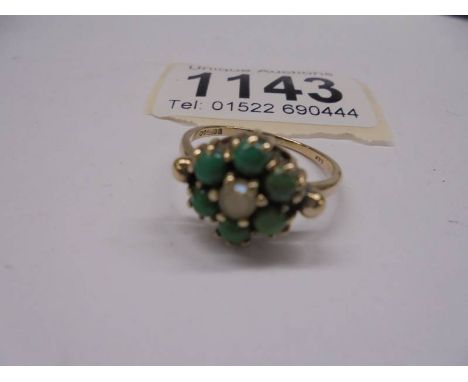 A vintage turquoise ring dated London 1959 in 9ct gold, size Q,