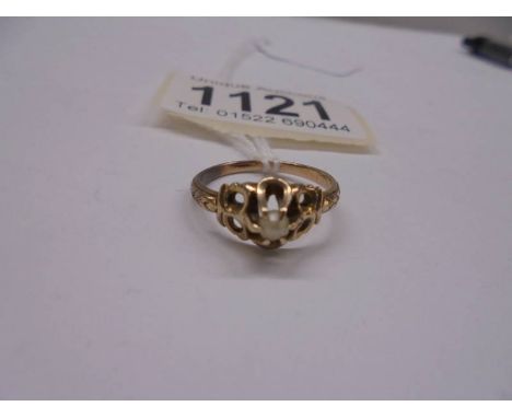 A unmarked ring set seed pearl (tests as 9ct) size L, 2.3 grams.