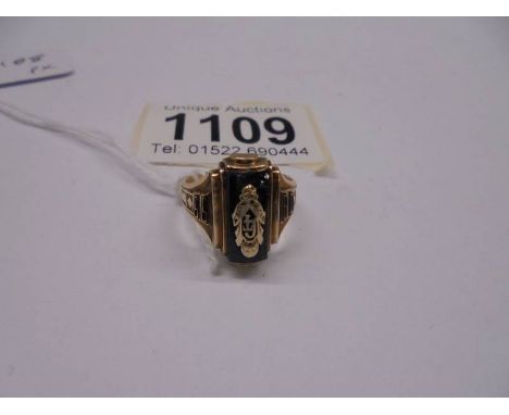 A gold monogrammed ring, size M, 6 grams.'LT' Lyons TWR.Blue stone is chipped