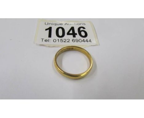 A 22ct gold wedding ring, size P, 4 grams.