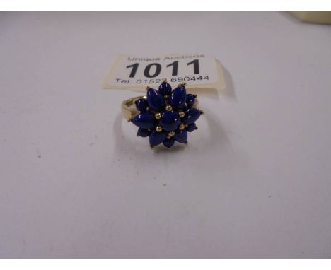 A yellow gold ring set lapiz lazuli, size Q, 3.6 grams.