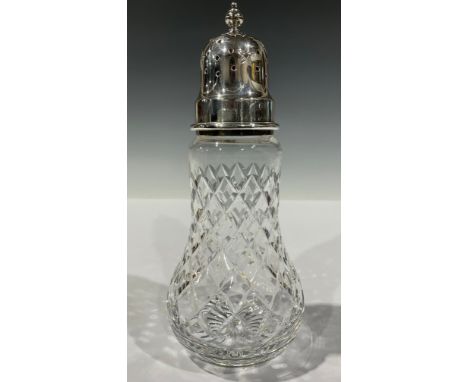 An Elizabeth II silver mounted clear glass sugar caster, the domed pierced cover star cut, knop finial, 17.5cm, Birmingham 19