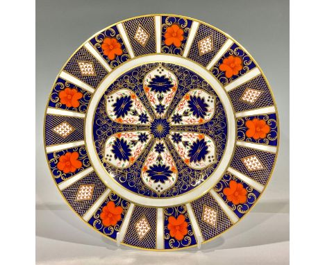 A Royal Crown Derby Imari 1128 pattern dinner plate, 27cm diameter, first quality 