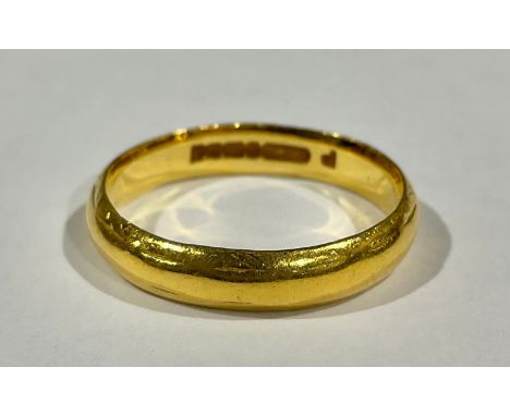 A 22ct gold wedding band, ring size P, marked, 5g 