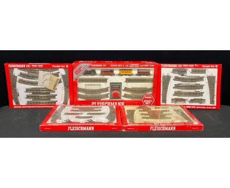 Toys &amp; Juvenalia - a Fleischmann HO scale 6365 start set, window boxed; various track sets, each boxed (5) 