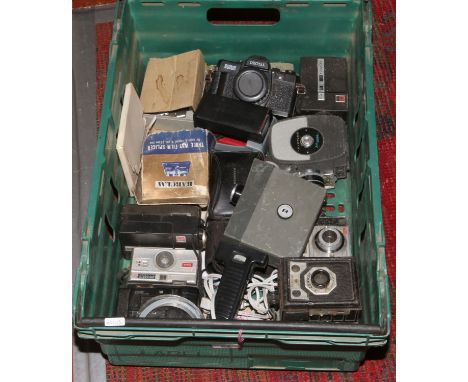 A box of vintage cameras to include Kodak, Pentax, Conway etc.
