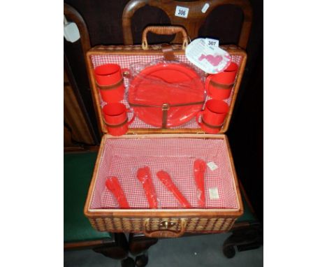 A picnic hamper & contents