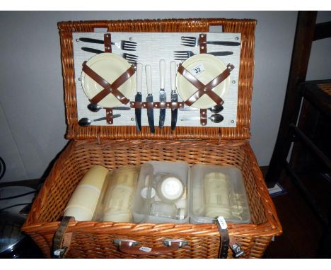A picnic hamper & contents