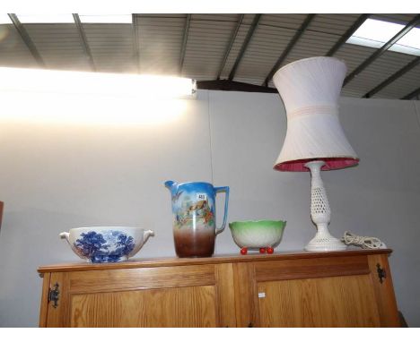 A jug, 2 dishes and a table lamp