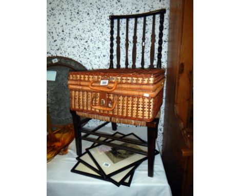 A picnic hamper & contents