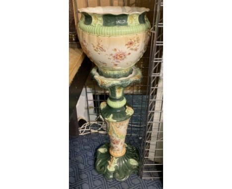 PORCELAIN PLANTER ON BASE 