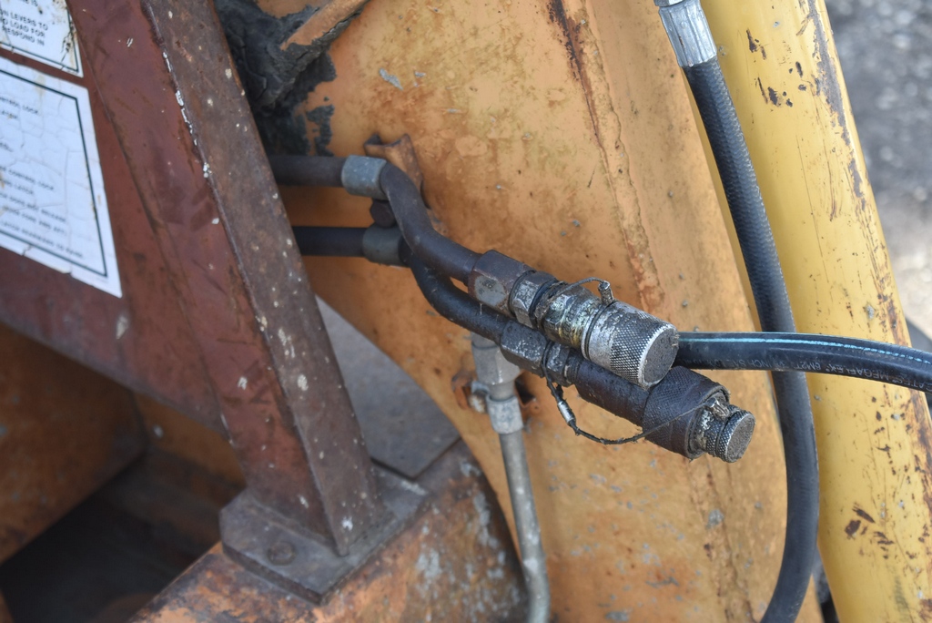 CASE 1845C SKID STEER LOADER S/N JAF0068118 (1990) BUCKET, AUXILIARY