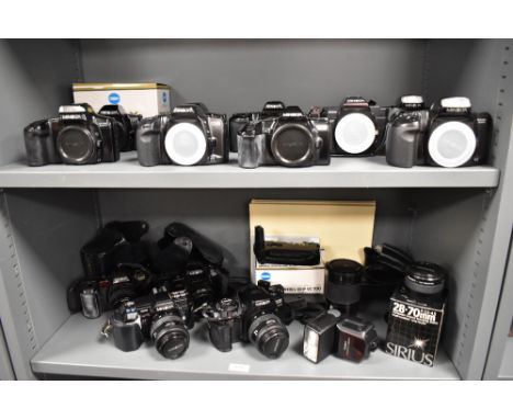 A Collection of Minolta SLR camera bodies, lenses etc. A Minolta Dynax 5000i, two Dynax 3xi, a Dynax 2x1, a Dynax 500si, a Dy