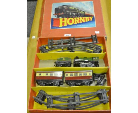 A Hornby Train Passenger Set, 31, clockwork, 0-4-0 60985 engine, tender, rolling stock, track, boxed