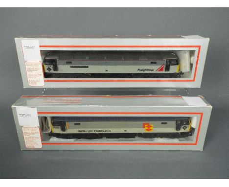 Hornby - Two boxed Class 47 OO gauge diesel locomotives. Lot includes Hornby R2013B Op.No.47207 'The Felixstowe Partnership' 