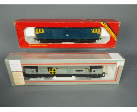 Hornby - Two boxed OO gauge diesel locomotives from Hornby. Lot includes Hornby R402 Class 37 Op.No.37887 'Caerphilly Castle'