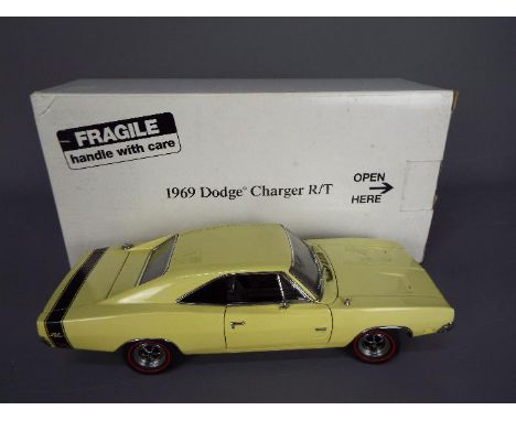 Danbury Mint - A boxed Danbury Mint 1:24 scale 1969 Dodge Charger R/T. The model in pale yellow appears to be in Mint conditi