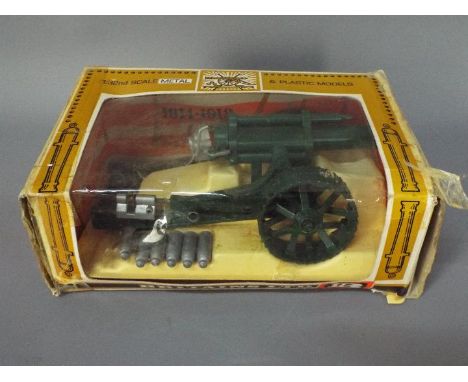 Britains - A boxed Britains #9740 18" Heavy Howitzer. This 1970's version in gloss green appears to be in Very Good condition