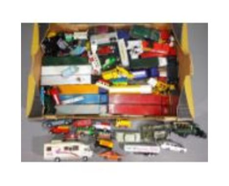 Corgi, Matchbox, Lledo, Dinky Toys, Other - A collection of unboxed diecast model vehicles including a fleet of 1:76 diecast 