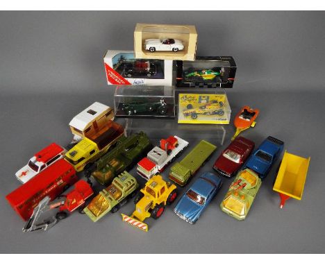 Matchbox - Brumm - Onyx - A collection of 5 x boxed and 14 x loose vehicles in various scales including # 97345 Corgi Morris 